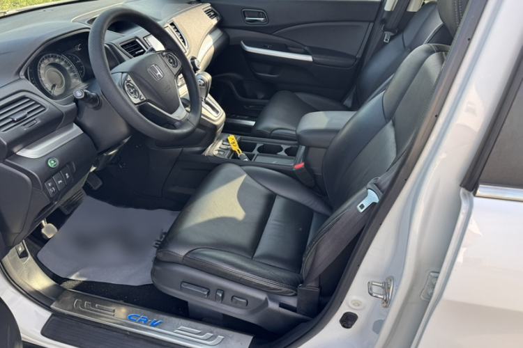 Used Honda CR-V 2015 2.4L four-wheel drive luxury version Interior 6