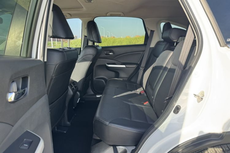 Used Honda CR-V 2015 2.4L four-wheel drive luxury version Interior 7