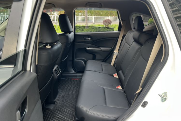Used Honda CR-V 2015 2.0L two-wheel drive urban version Interior 9