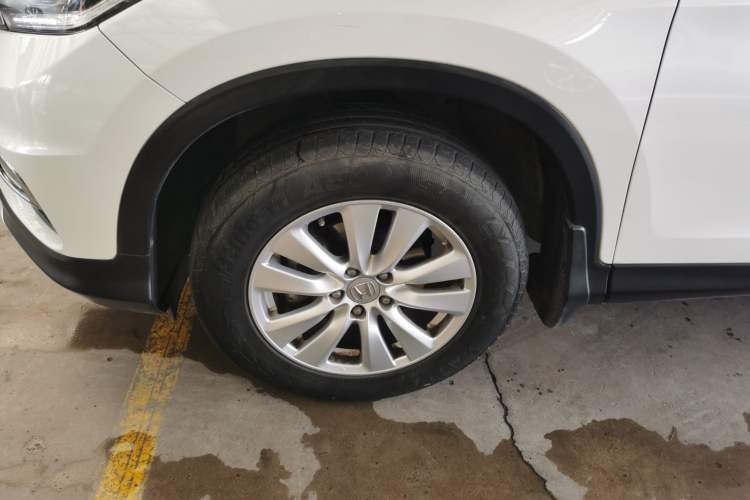 Used Honda CR-V 2015 2.0L two-wheel drive Fashion Edition Left Front Wheel Hub