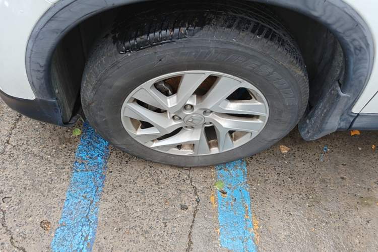 Used Honda CR-V 2015 2.4L two-wheel drive luxury version Left Front Wheel Hub