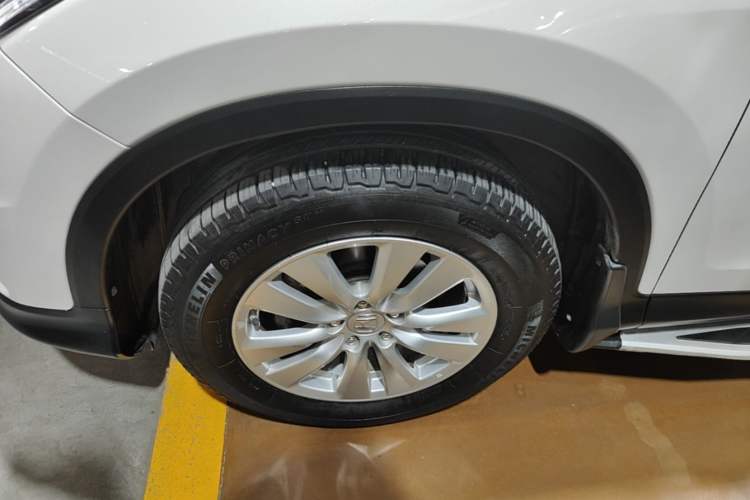 Used Honda CR-V 2015 2.0L two-wheel drive urban version Left Front Wheel Hub