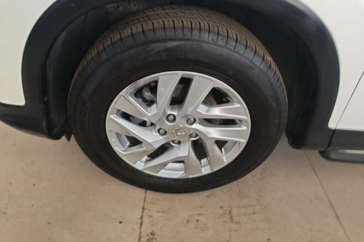 Used Honda CR-V 2015 2.4L two-wheel drive luxury version Left Front Wheel Hub