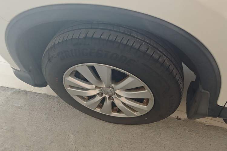 Used Honda CR-V 2015 2.0L two-wheel drive Fashion Edition Left Front Wheel Hub