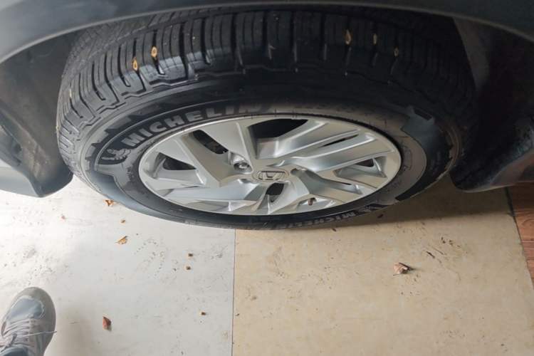 Used Honda CR-V 2015 2.4L two-wheel drive luxury version Left Front Wheel Hub