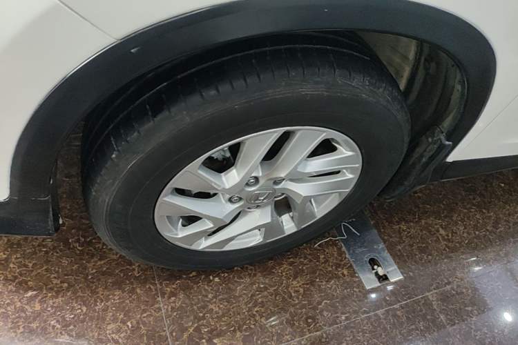 Used Honda CR-V 2015 2.4L two-wheel drive luxury version Left Front Wheel Hub