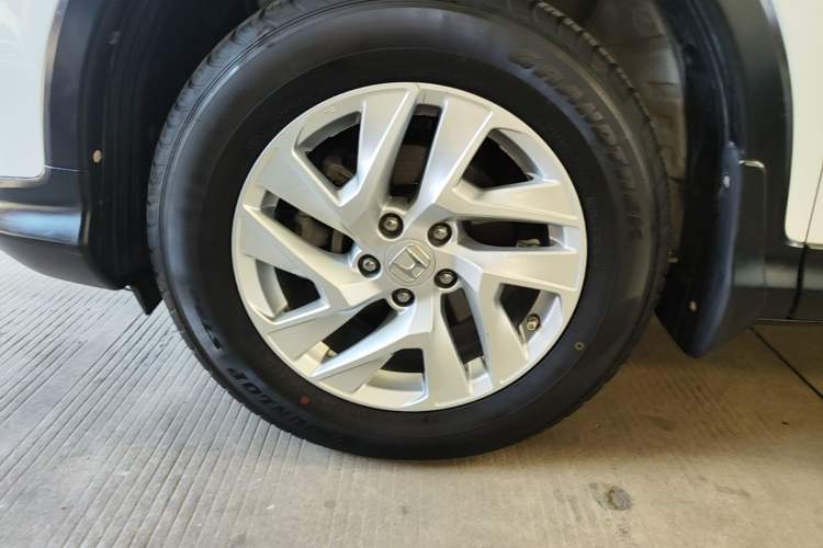 Used Honda CR-V 2015 2.4L two-wheel drive luxury version Left Front Wheel Hub