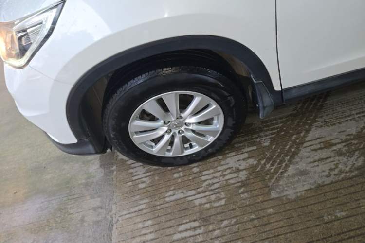 Used Honda CR-V 2015 2.0L two-wheel drive urban version Left Front Wheel Hub