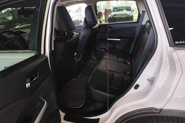 Used Honda CR-V 2015 2.4L Four-Wheel Drive Prestige Edition Left Rear Seat