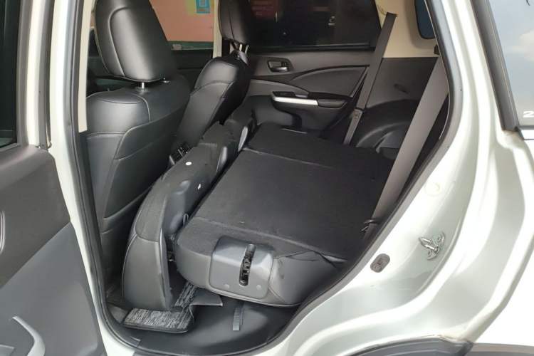 Used Honda CR-V 2015 2.4L two-wheel drive luxury version Left Rear Seat