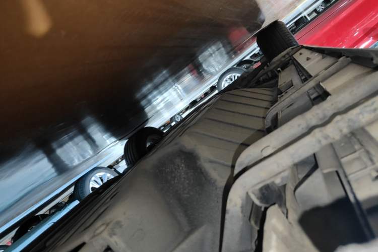 Used Honda CR-V 2015 2.0L two-wheel drive urban version Left Side Sill