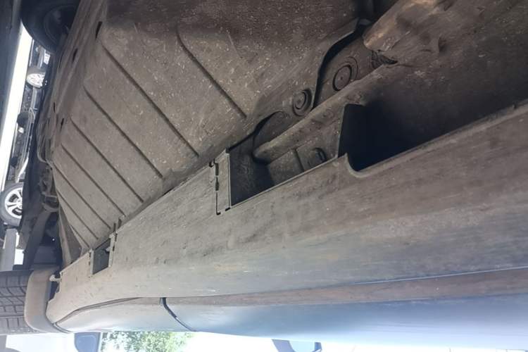 Used Honda CR-V 2015 2.0L two-wheel drive urban version Left Side Sill