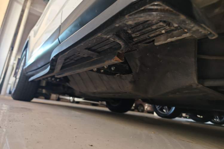 Used Honda CR-V 2015 2.4L two-wheel drive luxury version Left Side Sill