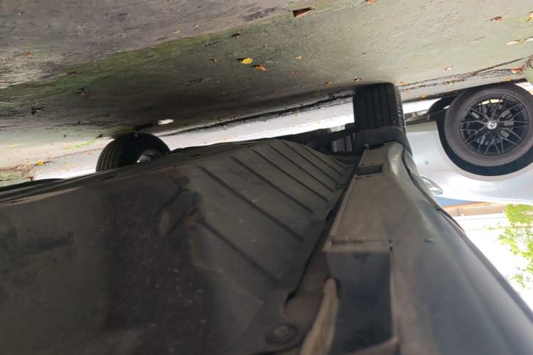 Used Honda CR-V 2015 2.4L two-wheel drive luxury version Left Side Sill