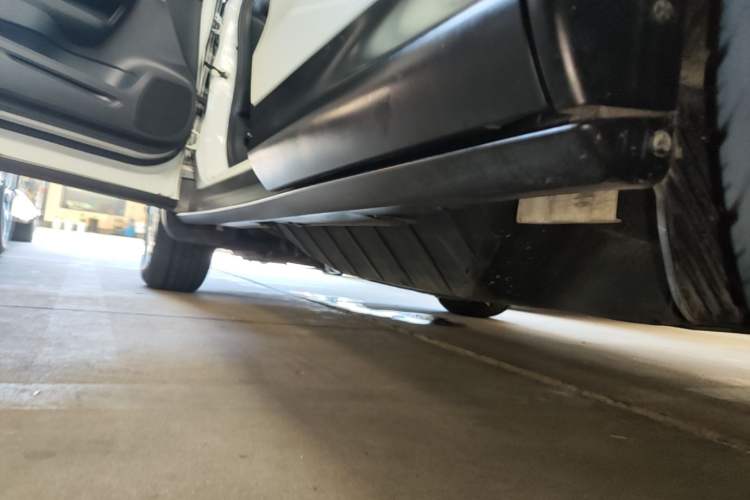 Used Honda CR-V 2015 2.4L two-wheel drive luxury version Left Side Sill