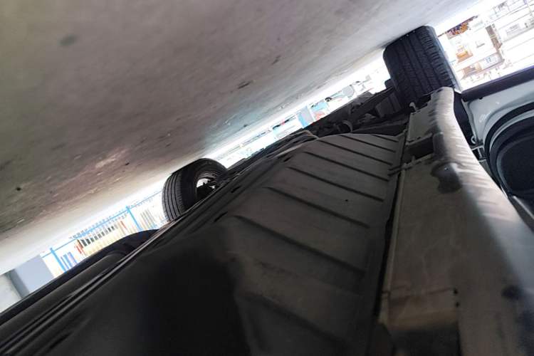 Used Honda CR-V 2015 2.4L two-wheel drive luxury version Left Side Sill