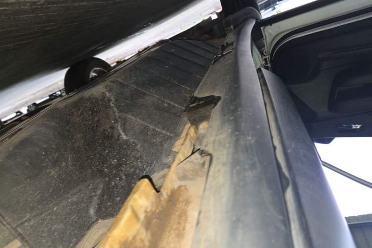 Used Honda CR-V 2015 2.0L two-wheel drive urban version Left Side Sill