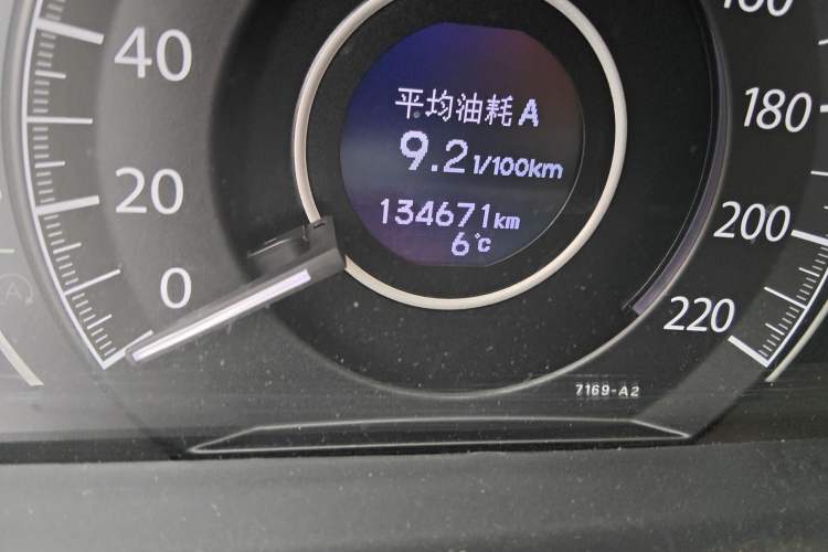 Used Honda CR-V 2015 2.4L two-wheel drive luxury version Odometer Close Up