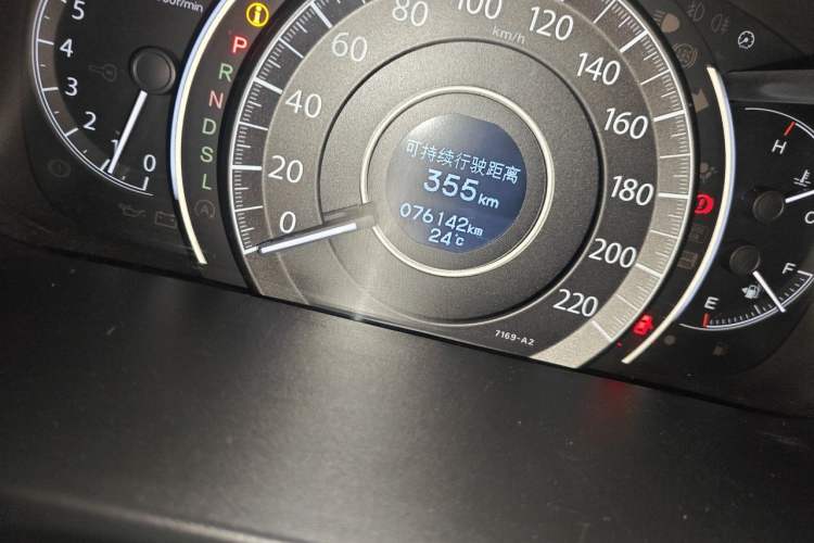 Used Honda CR-V 2015 2.4L two-wheel drive luxury version Odometer Close Up