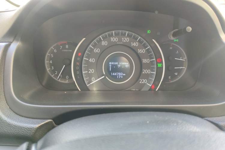 Used Honda CR-V 2015 2.4L four-wheel drive luxury version Odometer Close Up