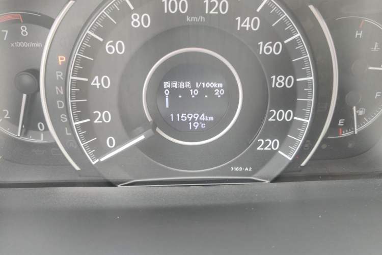 Used Honda CR-V 2015 2.0L two-wheel drive Fashion Edition Odometer Close Up