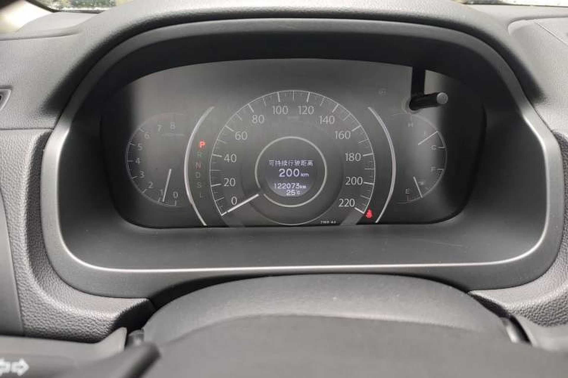 Used Honda CR-V 2015 2.4L four-wheel drive luxury version Odometer Close Up