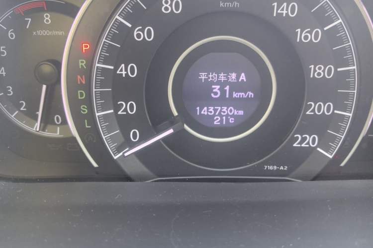 Used Honda CR-V 2015 2.4L four-wheel drive luxury version Odometer Close Up