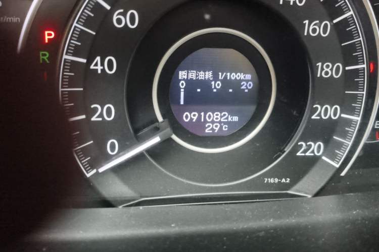 Used Honda CR-V 2015 2.4L two-wheel drive luxury version Odometer Close Up