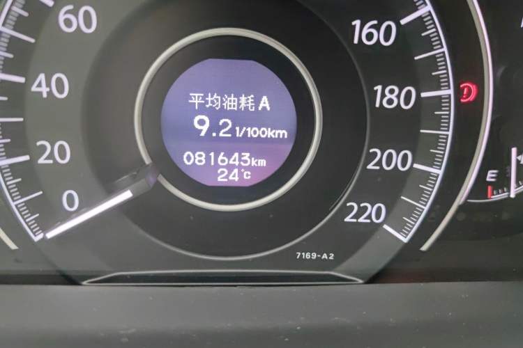 Used Honda CR-V 2015 2.4L four-wheel drive luxury version Odometer Close Up