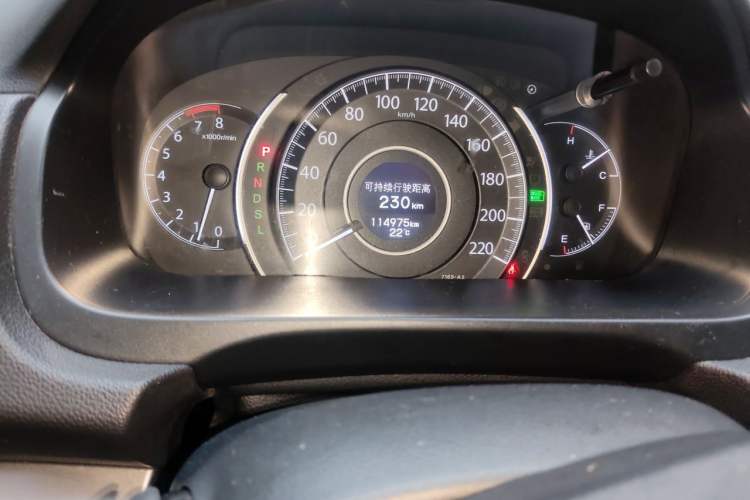 Used Honda CR-V 2015 2.4L two-wheel drive luxury version Odometer Close Up