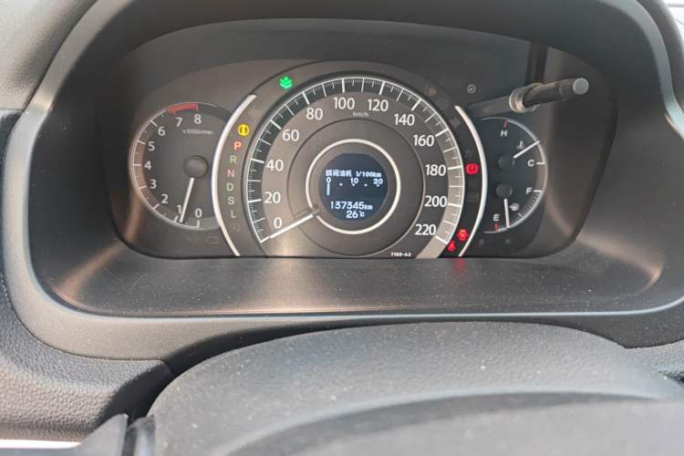 Used Honda CR-V 2015 2.4L two-wheel drive luxury version Odometer Close Up