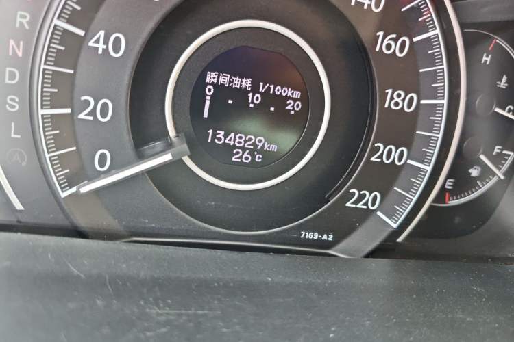 Used Honda CR-V 2015 2.4L two-wheel drive luxury version Odometer Close Up