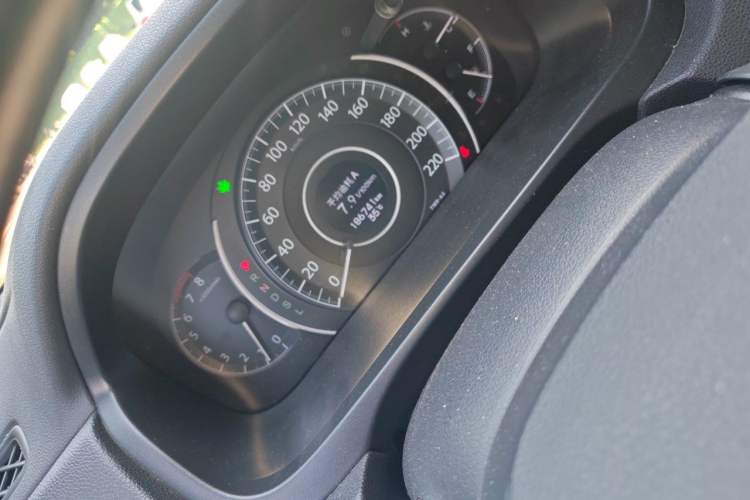 Used Honda CR-V 2015 2.0L two-wheel drive Fashion Edition Odometer Close Up