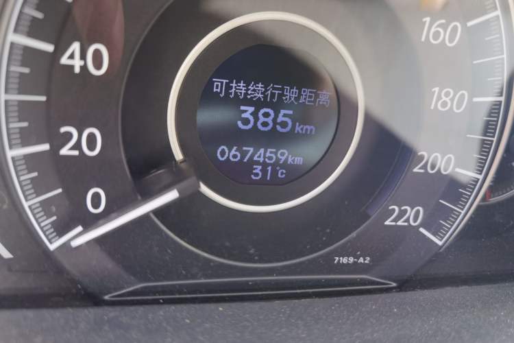 Used Honda CR-V 2015 2.4L two-wheel drive luxury version Odometer Close Up