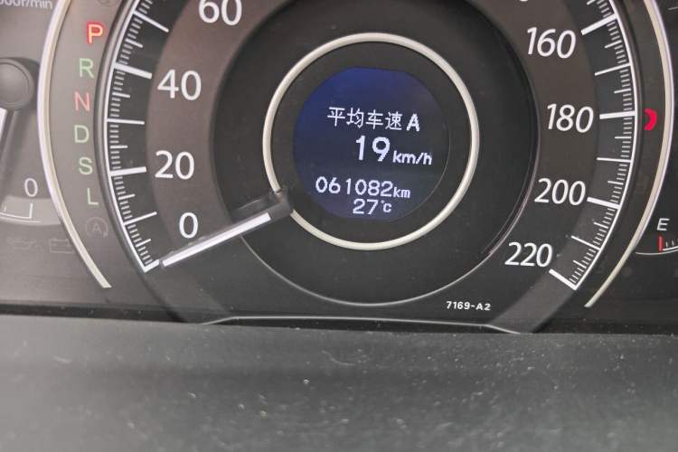 Used Honda CR-V 2015 2.0L two-wheel drive Fashion Edition Odometer Close Up
