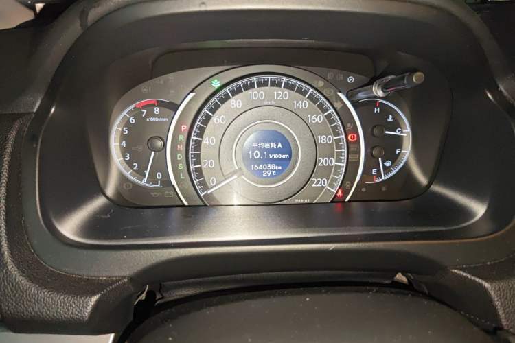 Used Honda CR-V 2015 2.4L two-wheel drive luxury version Odometer Close Up