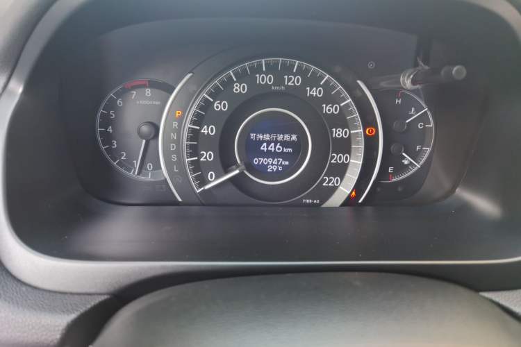 Used Honda CR-V 2015 2.4L two-wheel drive luxury version Odometer Close Up