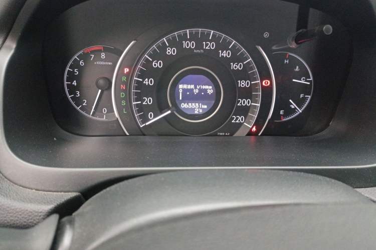 Used Honda CR-V 2015 2.0L two-wheel drive urban version Odometer Close Up
