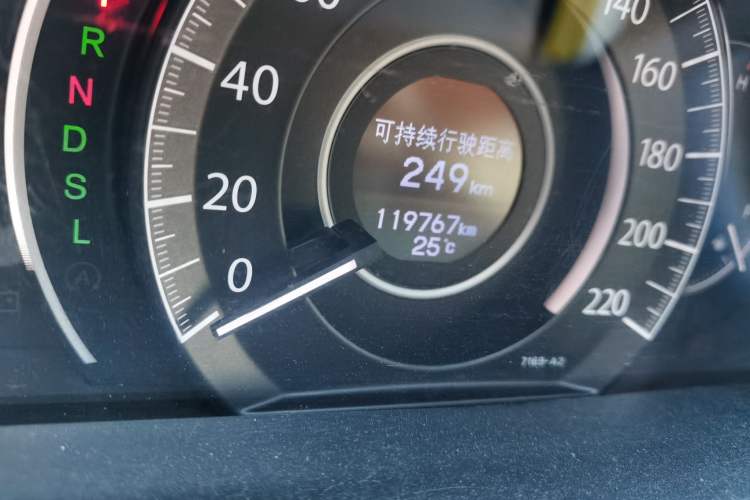 Used Honda CR-V 2015 2.4L four-wheel drive luxury version Odometer Close Up