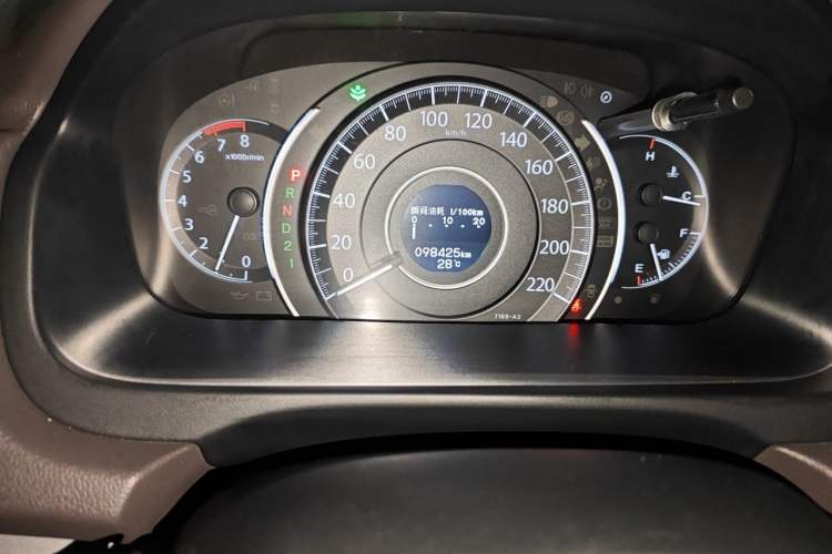 Used Honda CR-V 2015 2.0L 2WD Classic Edition Odometer Close Up