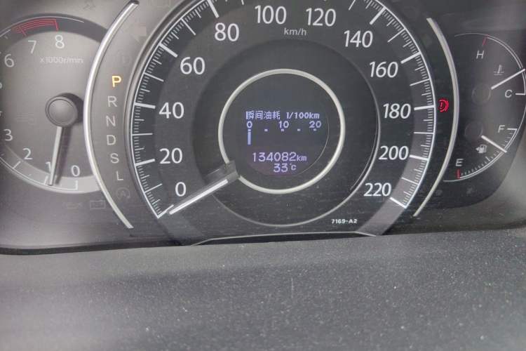 Used Honda CR-V 2015 2.4L two-wheel drive luxury version Odometer Close Up