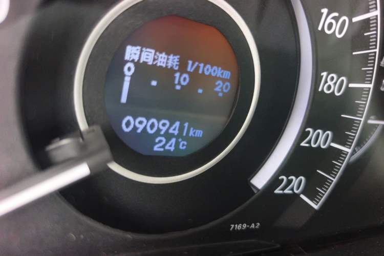 Used Honda CR-V 2015 2.4L two-wheel drive luxury version Odometer Close Up
