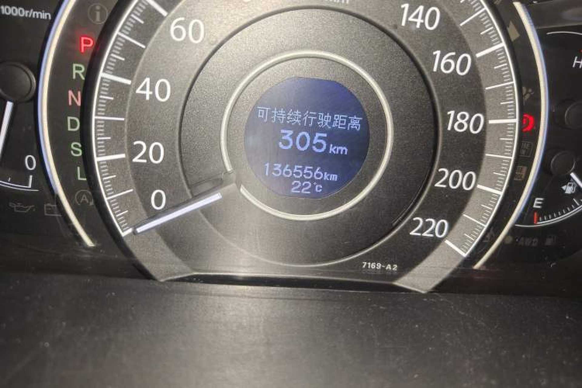Used Honda CR-V 2015 2.4L four-wheel drive luxury version Odometer Close Up