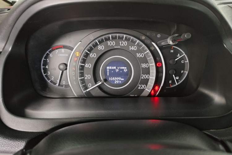 Used Honda CR-V 2015 2.0L two-wheel drive Fashion Edition Odometer Close Up