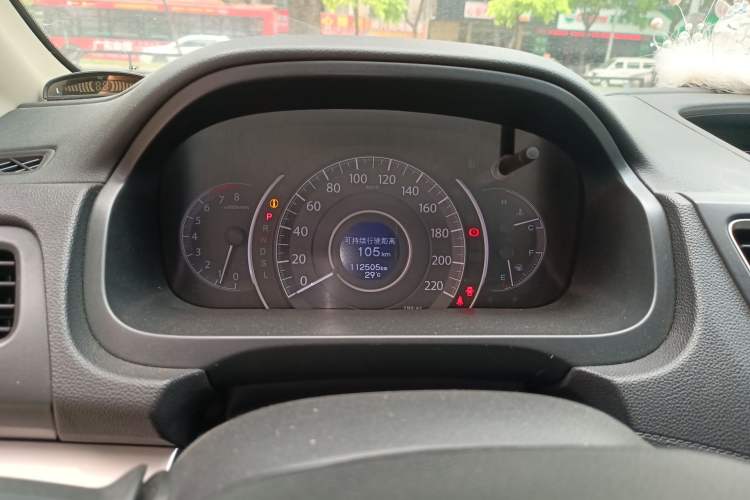 Used Honda CR-V 2015 2.0L two-wheel drive urban version Odometer Close Up