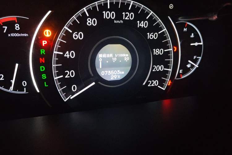 Used Honda CR-V 2015 2.0L two-wheel drive Fashion Edition Odometer Close Up