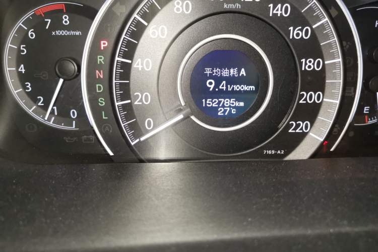 Used Honda CR-V 2015 2.4L two-wheel drive luxury version Odometer Close Up