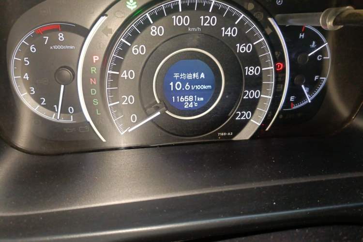 Used Honda CR-V 2015 2.4L four-wheel drive luxury version Odometer Close Up