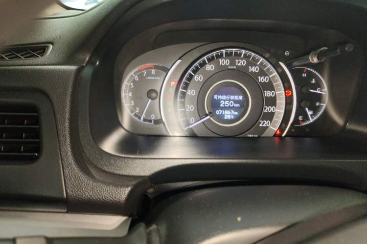 Used Honda CR-V 2015 2.0L two-wheel drive Fashion Edition Odometer Close Up