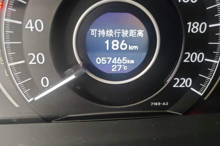 Used Honda CR-V 2015 2.0L two-wheel drive Fashion Edition Odometer Close Up